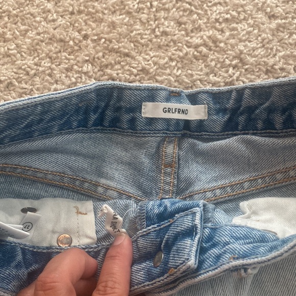 Helena High Rise Cut Off Short in Palm Springs
GRLFRND - Picture 8 of 9